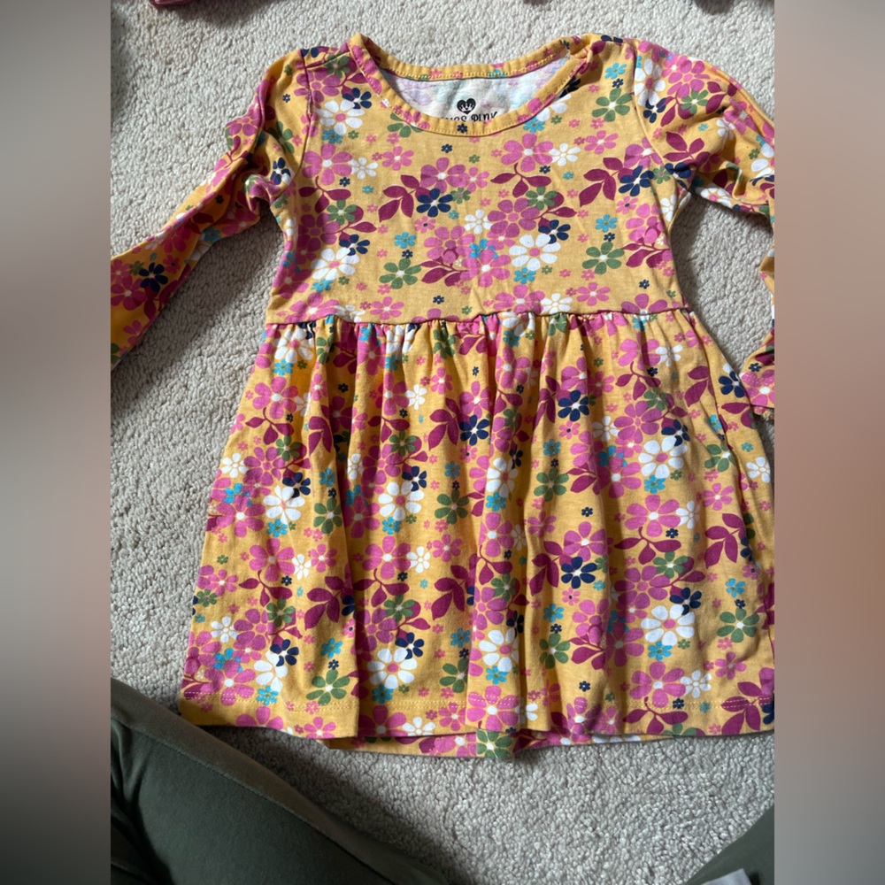 Dresses - Picture 4 of 6